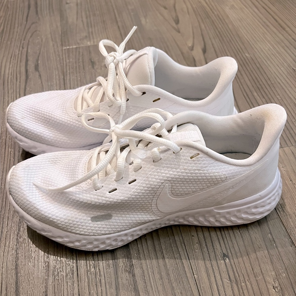 White Nike Running Sneakers size 7.5